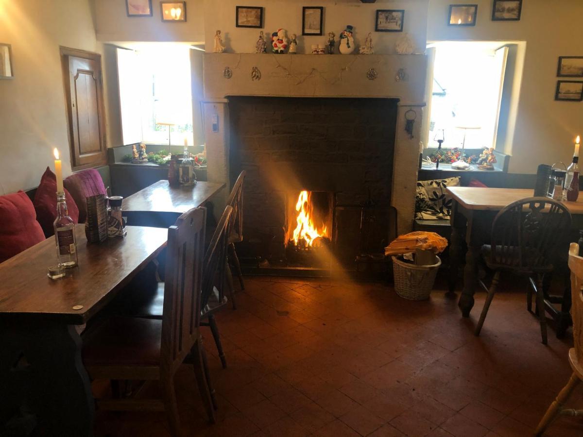 The Royal Oak Inn, Wetton Esterno foto