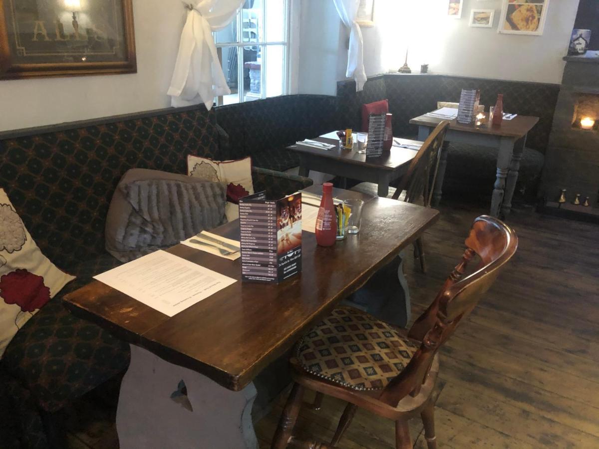 The Royal Oak Inn, Wetton Esterno foto